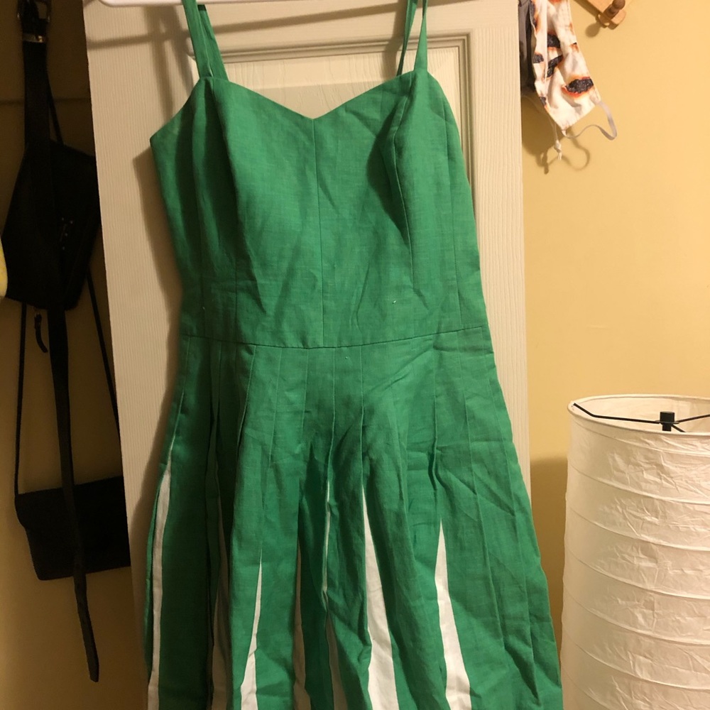 Green cheerleader’s dress 👗 📣